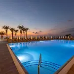 Hotel Queens Bay