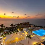 Queens Bay Hotel