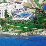 Queens Bay Hotel 4*