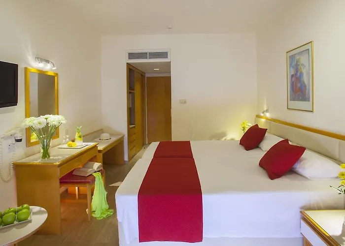 Hotel Queens Bay Kissonerga