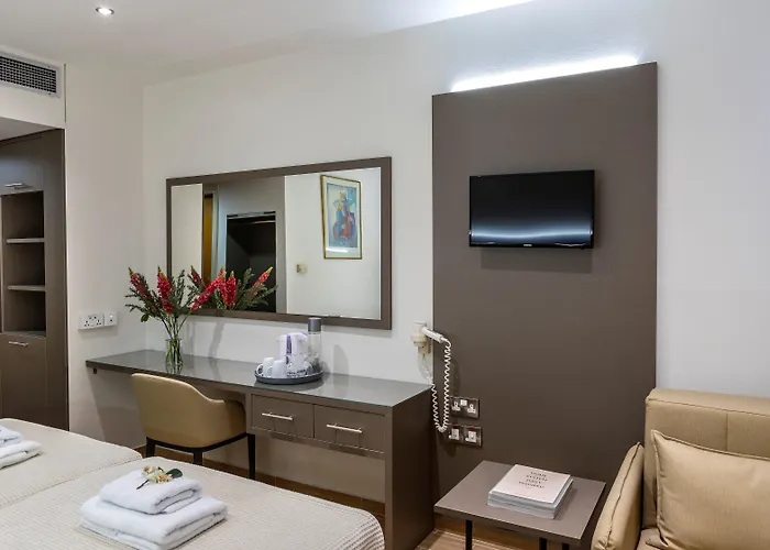 Queens Bay 4* Kissonerga