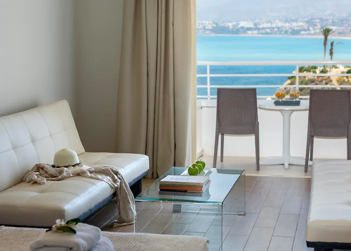 Hotel Queens Bay Kissonerga