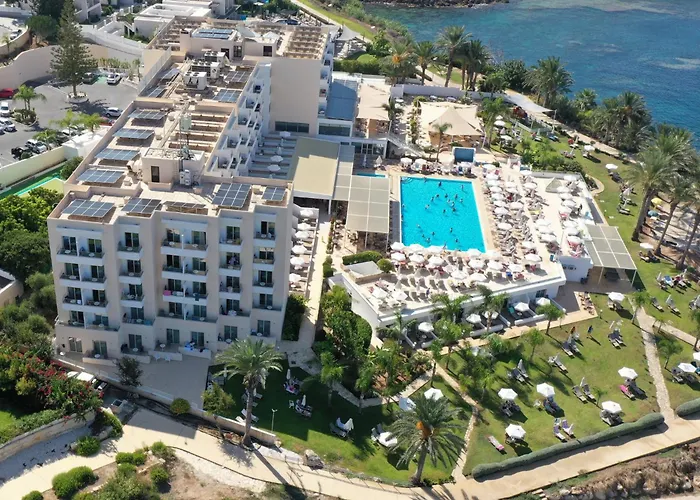 Queens Bay 4* Kissonerga