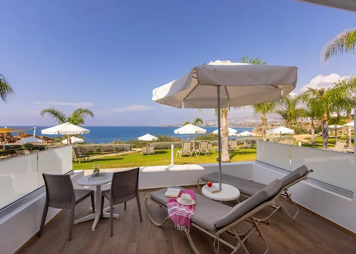 Queens Bay 4* Kissonerga