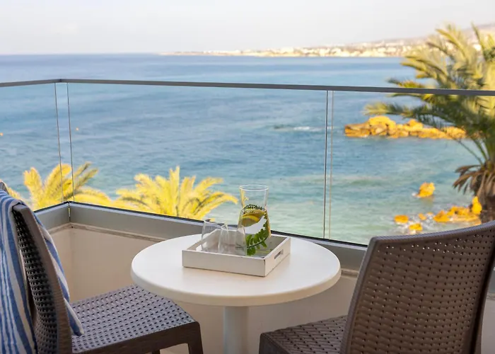 Queens Bay 4* Kissonerga