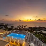 Queens Bay Hotel 4*