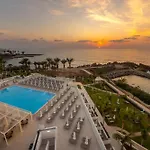 Queens Bay Hotel