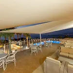 Queens Bay 4*