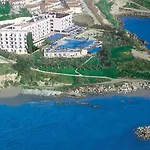 Hotel Queens Bay 4*