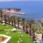 Hotel Queens Bay