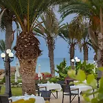 Hotel Queens Bay 4*