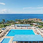 Hotel Queens Bay