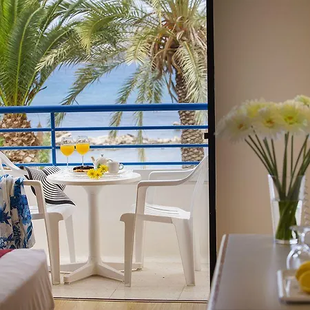 Queens Bay 4* Kissonerga