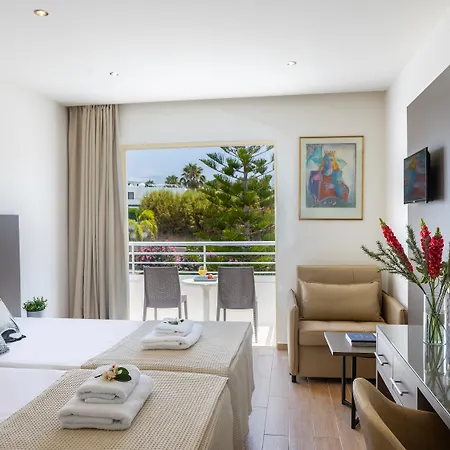 Queens Bay 4* Kissonerga