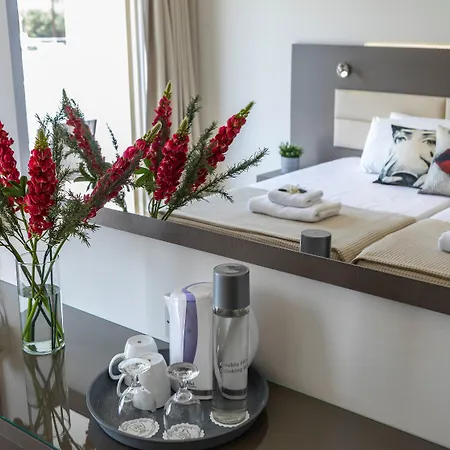 Hotel Queens Bay 4*