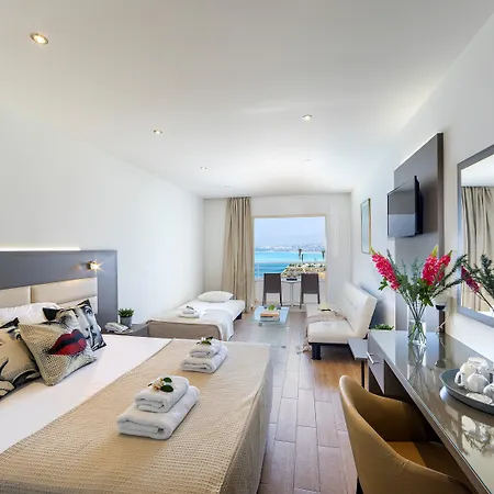 Queens Bay 4* Kissonerga