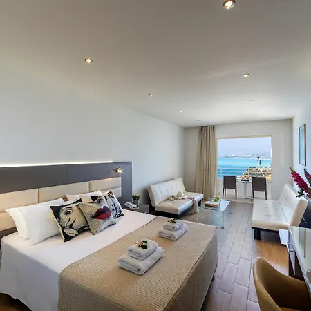 Hotel Queens Bay 4*