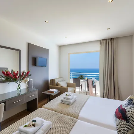 Queens Bay 4*