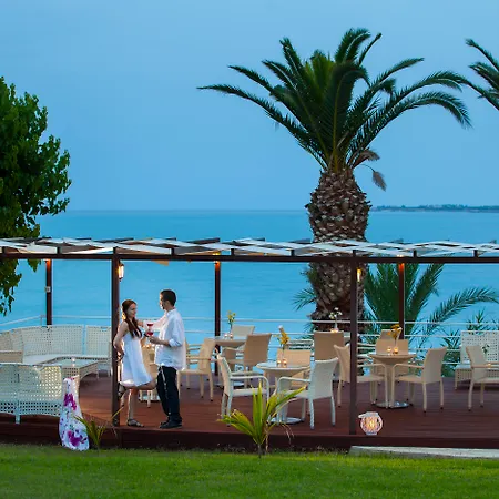 Queens Bay Hotel 4*
