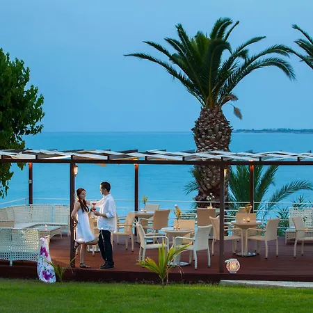 Queens Bay Отель 4*