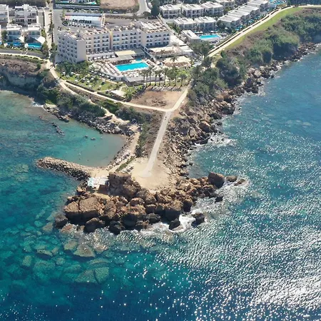 מלון Queens Bay