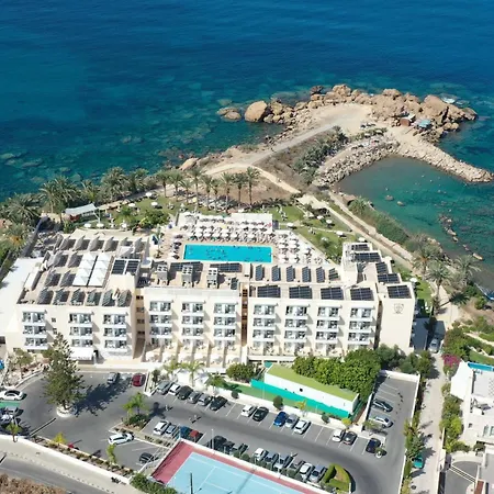 Queens Bay Отель 4*