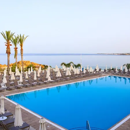 Hotel Queens Bay