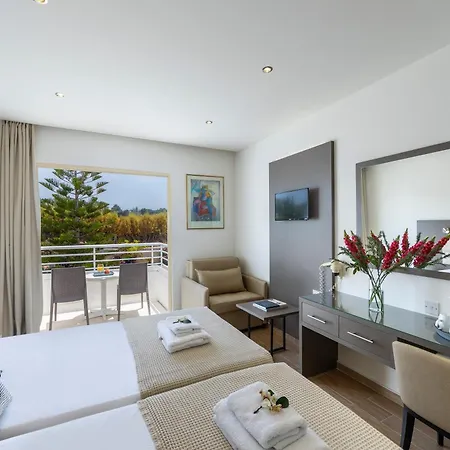 Queens Bay Hotel Kissonerga