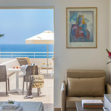 Queens Bay Otel 4*
