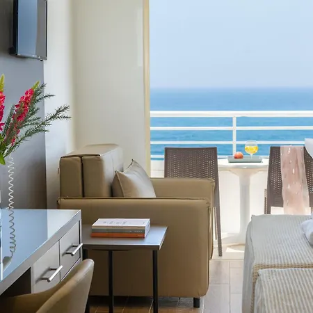 Queens Bay 4* Kissonerga