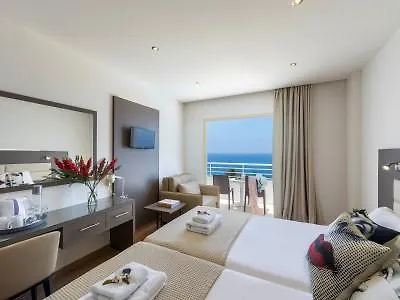 Otel Queens Bay 4*