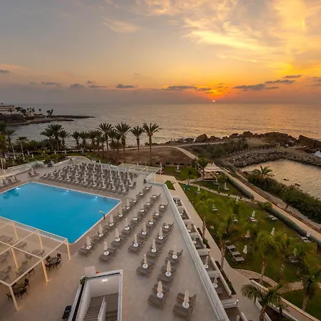 Queens Bay Otel