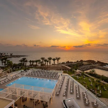 Hotel Queens Bay