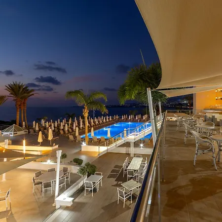 Queens Bay Hotel 4*