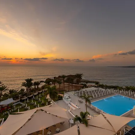 Queens Bay Hotel