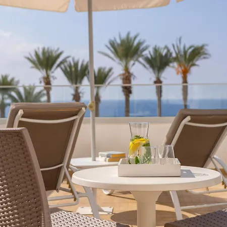 Hotel Queens Bay 4*
