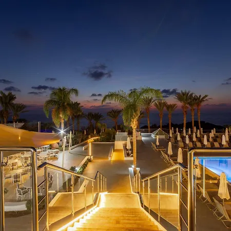 Queens Bay Hotel Kissonerga