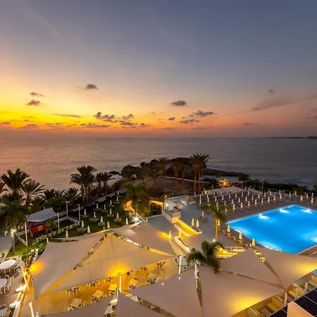 Queens Bay Hotel