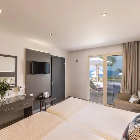 Otel Queens Bay