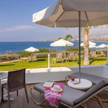 Queens Bay Hotel 4*