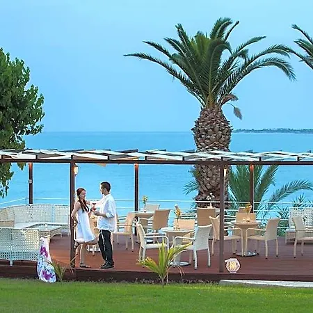 Otel Queens Bay 4*