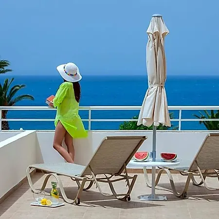 Queens Bay 4* Kissonerga