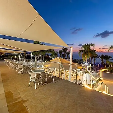 Queens Bay Hotel 4*