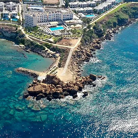 Queens Bay Hotel 4*