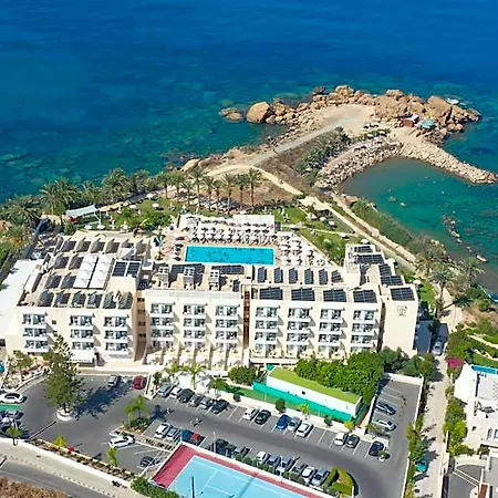 Queens Bay Hotel