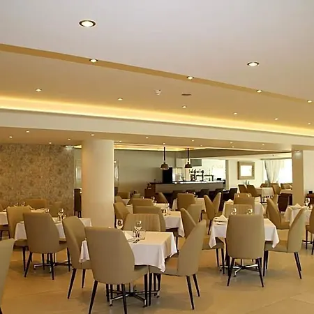 Hotel Queens Bay