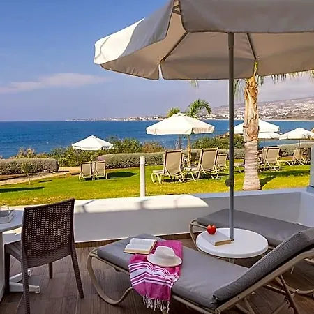 Queens Bay Hotel Kissonerga