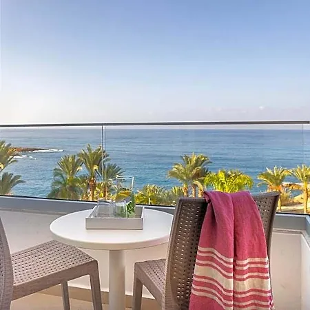 Hotel Queens Bay 4*