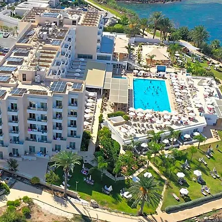 Hotel Queens Bay