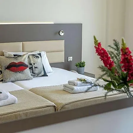 Queens Bay Szálloda 4*